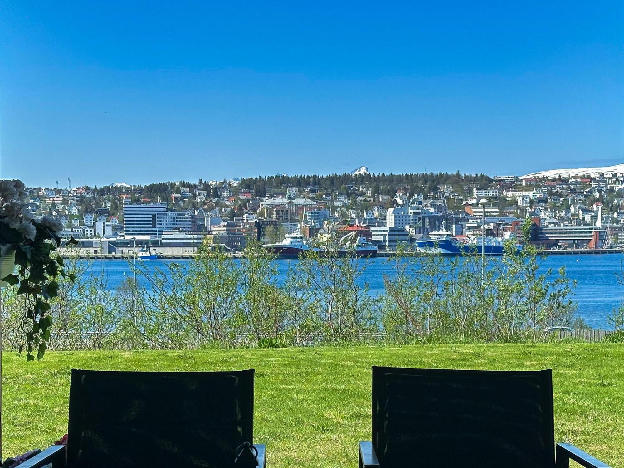 Panorama View - Free Parking - Perfect For Couples Apartamento Tromsø Exterior foto